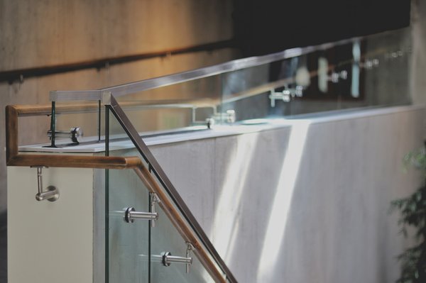 Comment trouver un garde-corps Mezzanine en verre pas cher ?